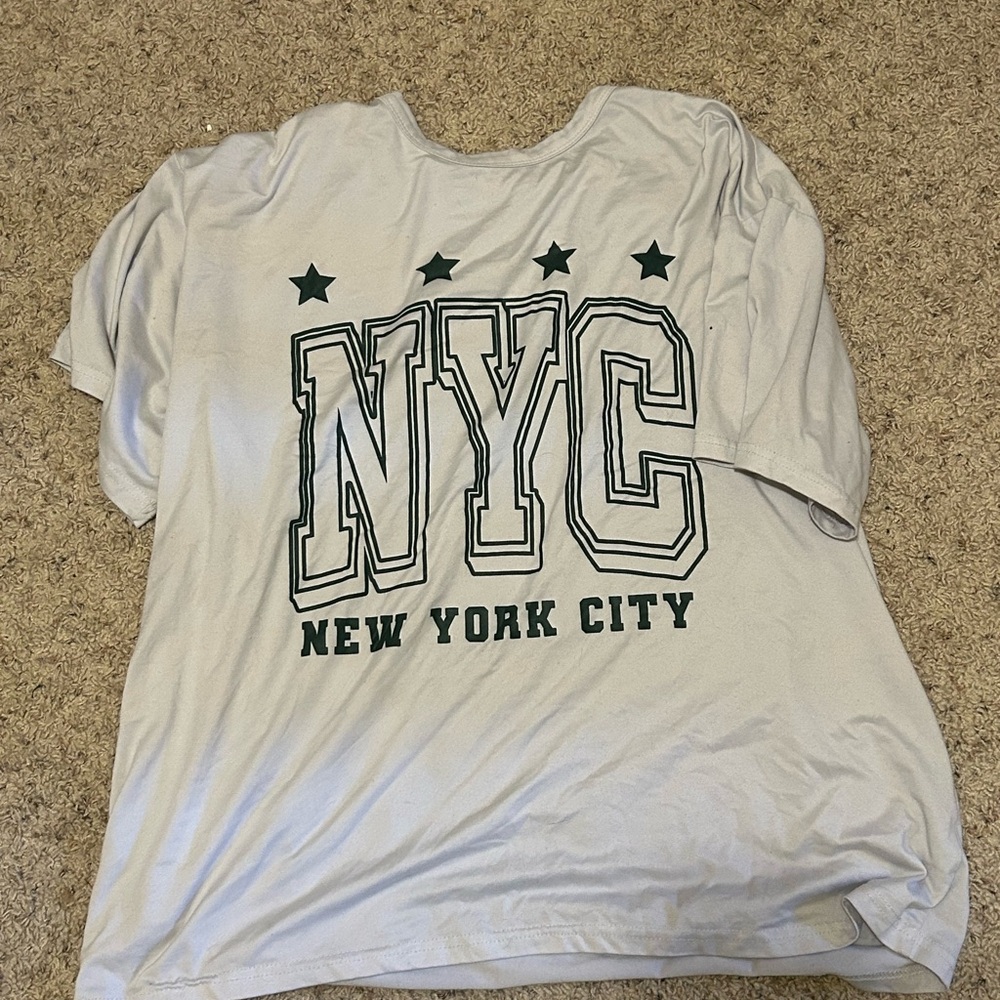 New York City Themed White and Green Women’s Rue 21 T-Shirt